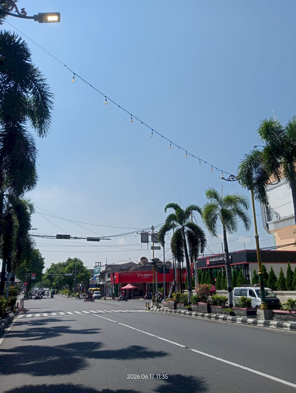 Menggantung Tinggi, Tim PJU Percantik Depan Klatos
