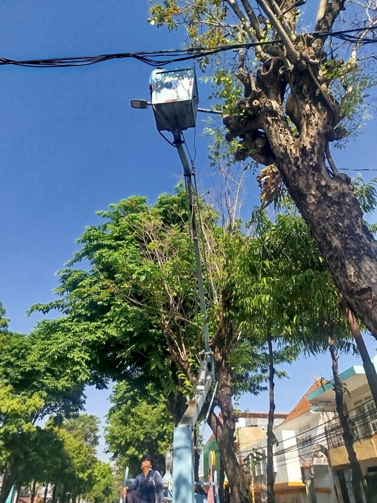 Kabel Ornamen Terbakar, Tim PJU Sigap Turun Tangan