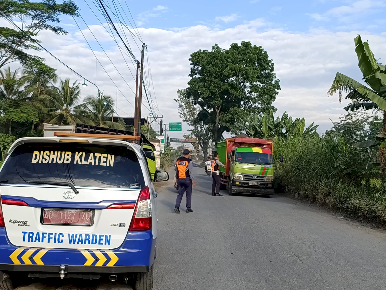 Pagi di Karangnongko: Truk Pasir Kena Sasaran Hunting