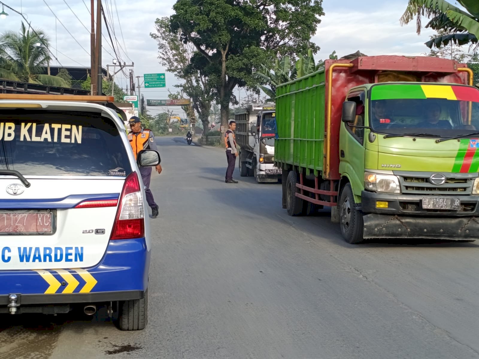 Pagi di Karangnongko: Truk Pasir Kena Sasaran Hunting