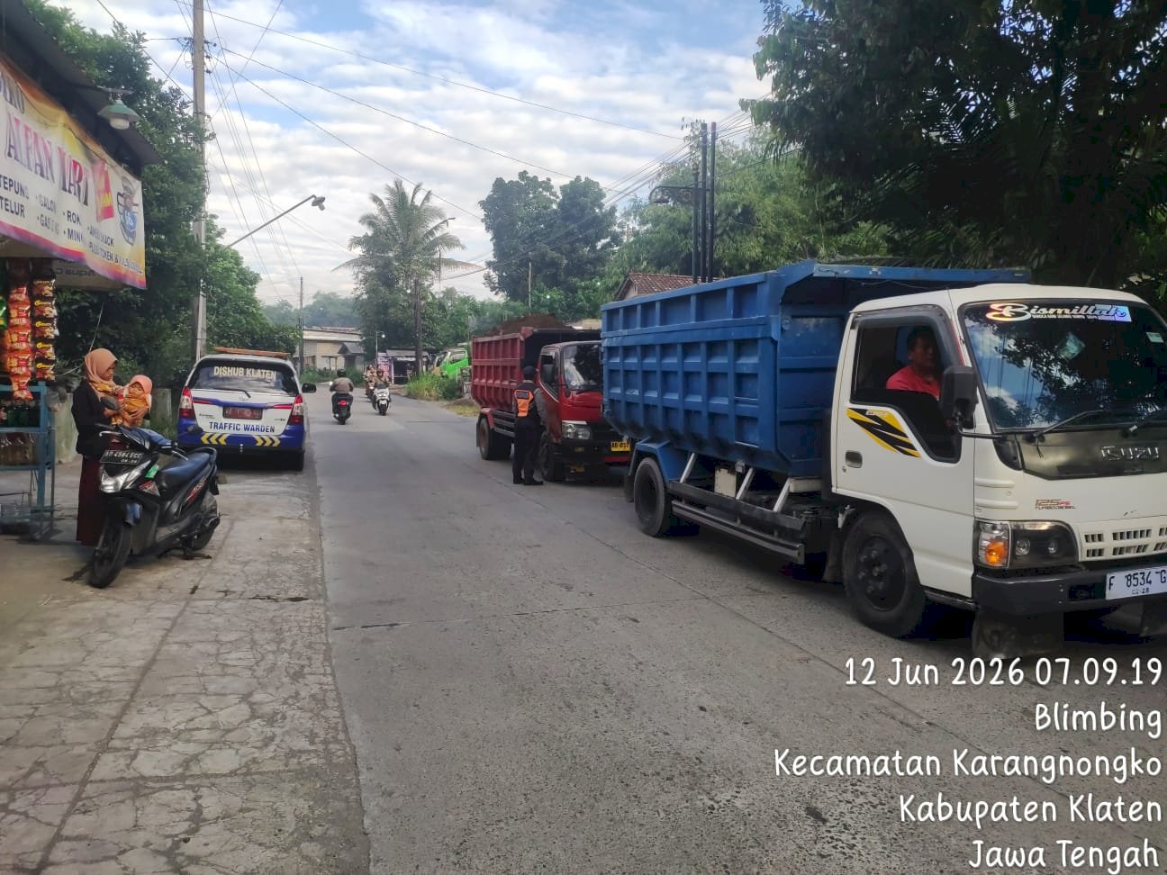 Pagi di Karangnongko: Truk Pasir Kena Sasaran Hunting