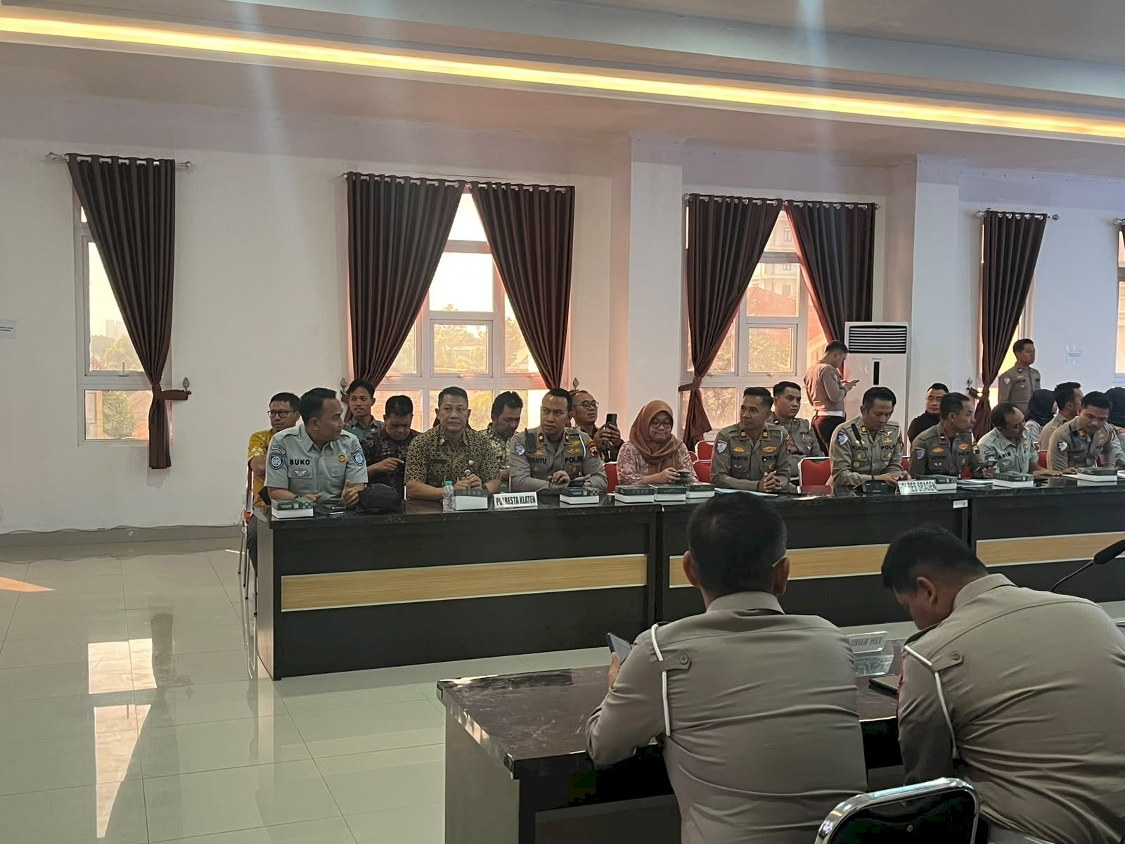 Aturan Berubah, Penjaga Palang Kereta Kini Wajib Bersertifikat KAI