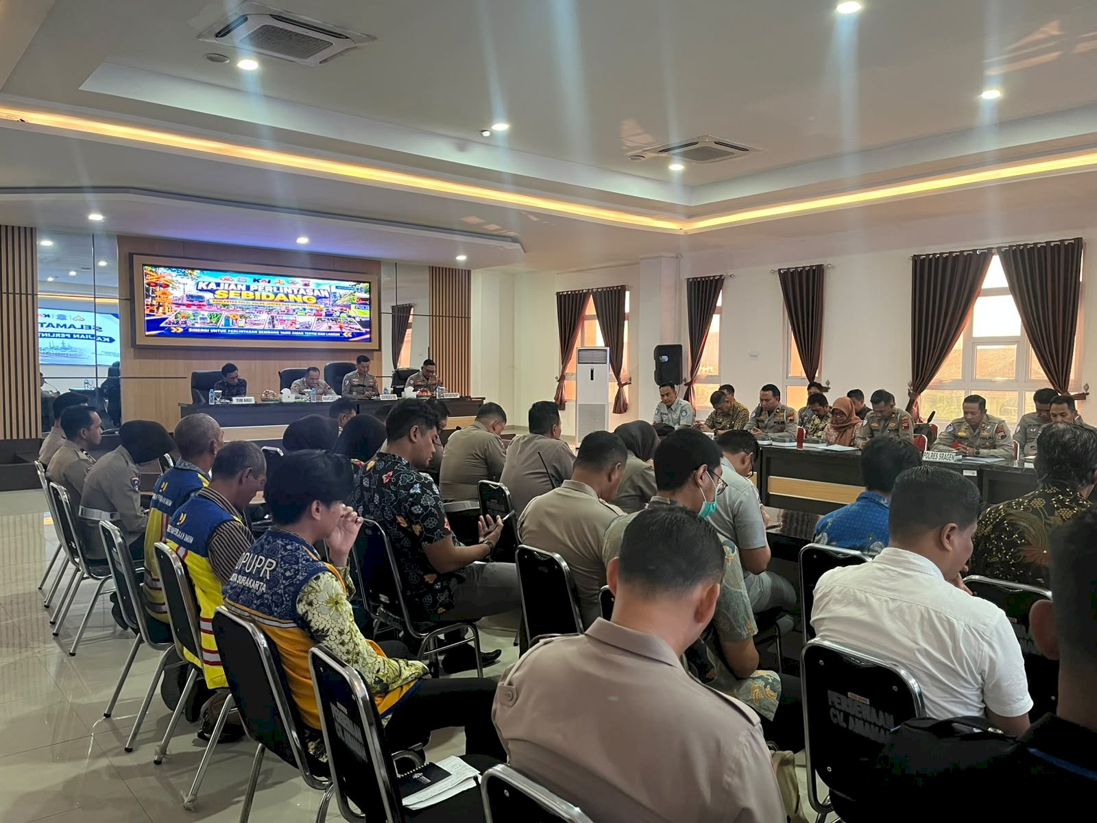 Aturan Berubah, Penjaga Palang Kereta Kini Wajib Bersertifikat KAI