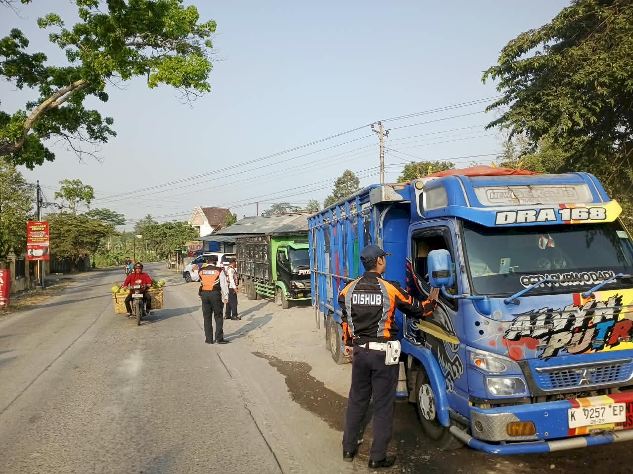 Ngeyel Beroperasi Pagi, 8 Truk Galian C Dihadang Petugas