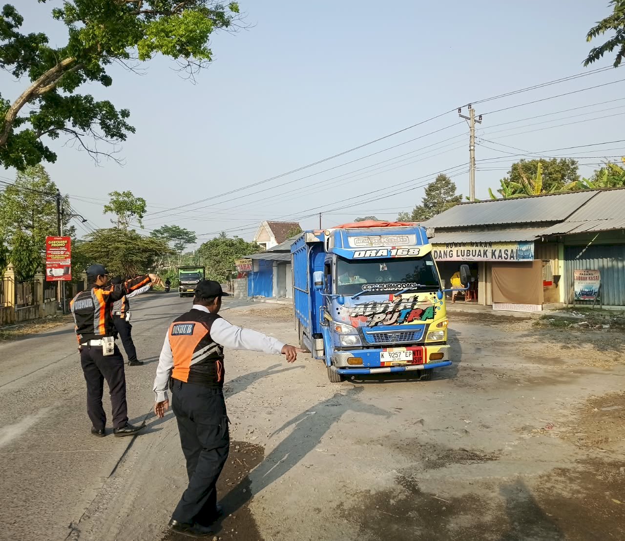 Ngeyel Beroperasi Pagi, 8 Truk Galian C Dihadang Petugas