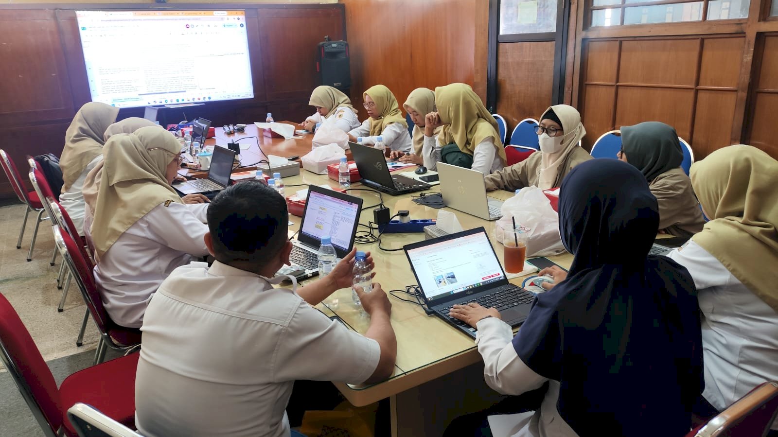 Kejar Deadline! Tim IKK Klaten Bedah Kualitas Perbup MRLL