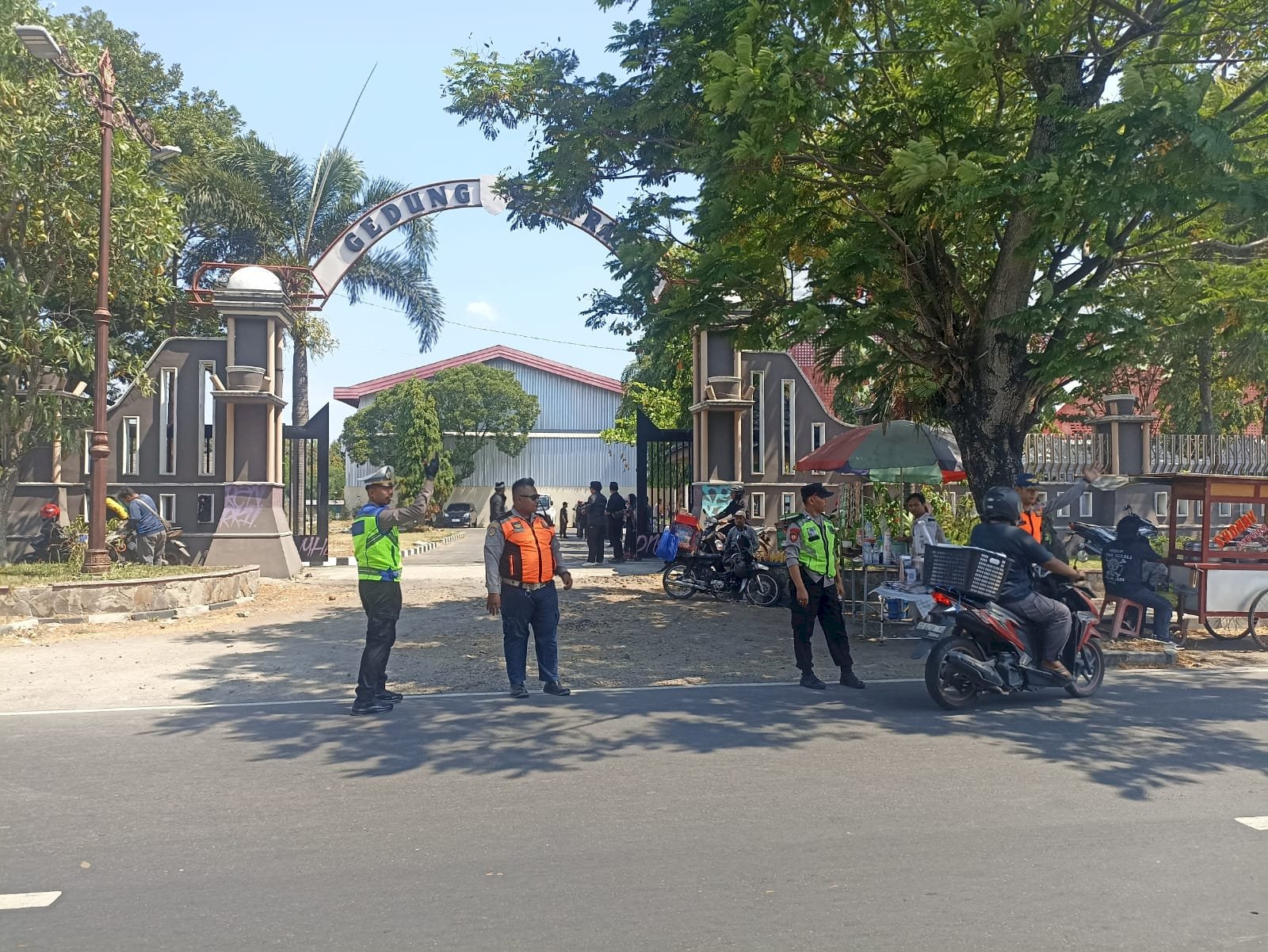 Tiga Dai Kondang Kumpul di Klaten, Lautan Manusia Padati GOR Gelarsena!