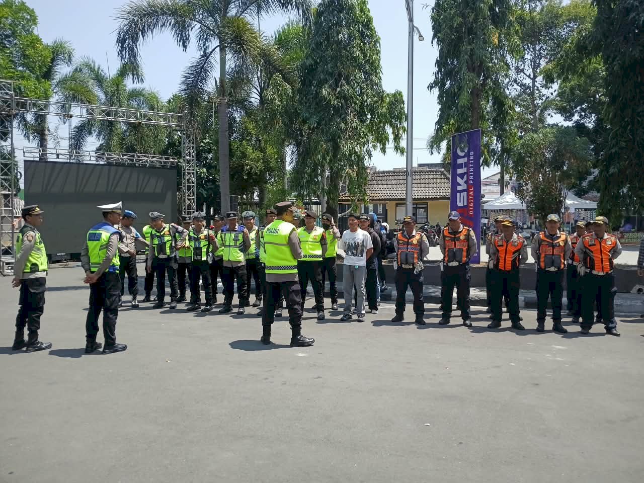 Tiga Dai Kondang Kumpul di Klaten, Lautan Manusia Padati GOR Gelarsena!