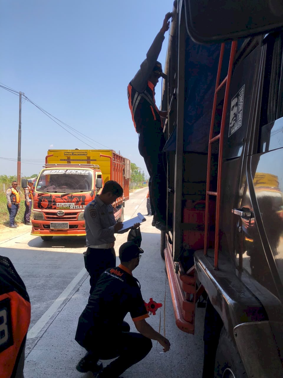 Bikin Resah Gatak-Cokro, 8 Truk Aqua Terjaring Razia ODOL