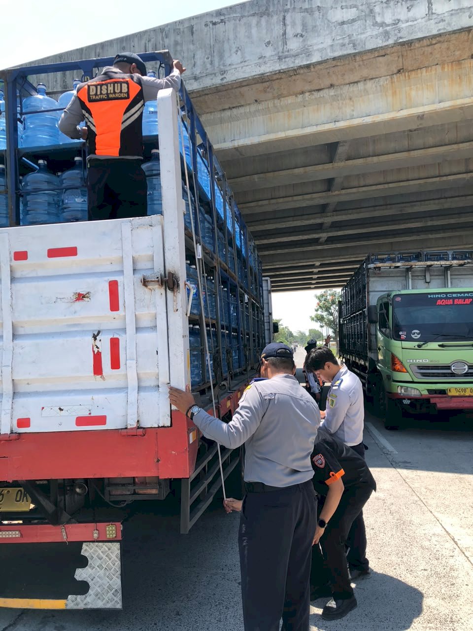 Bikin Resah Gatak-Cokro, 8 Truk Aqua Terjaring Razia ODOL