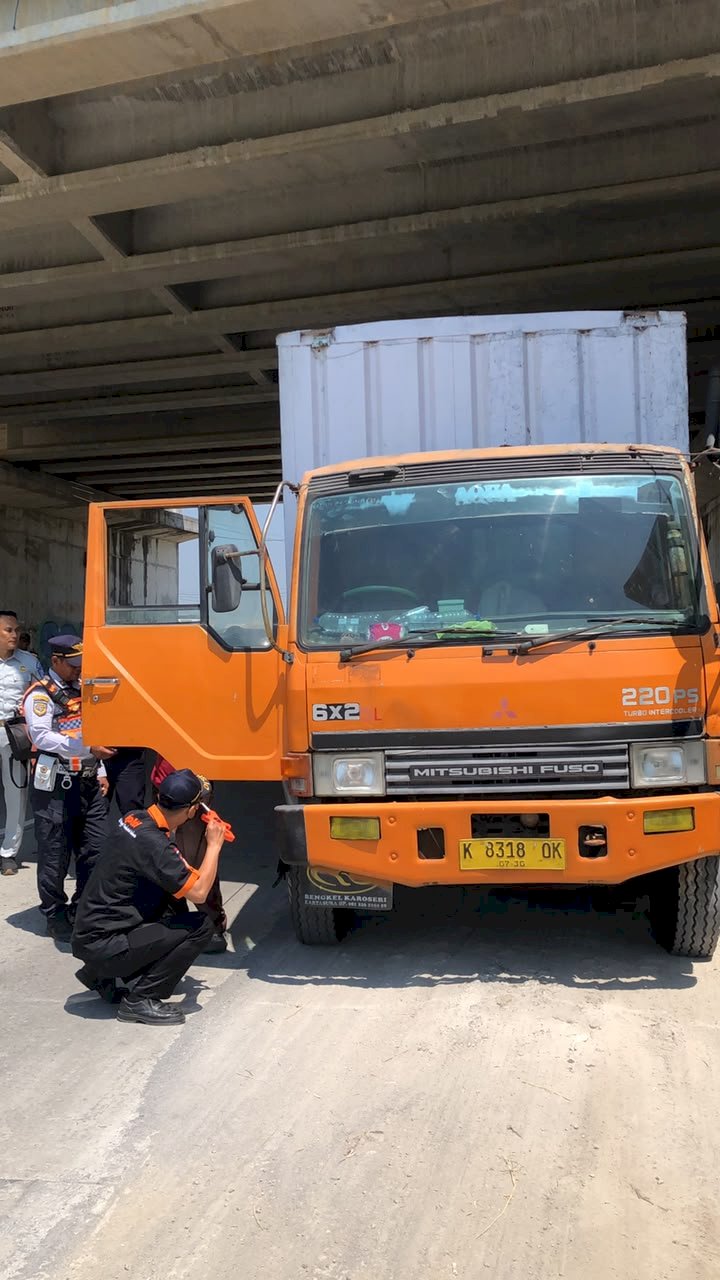 Bikin Resah Gatak-Cokro, 8 Truk Aqua Terjaring Razia ODOL