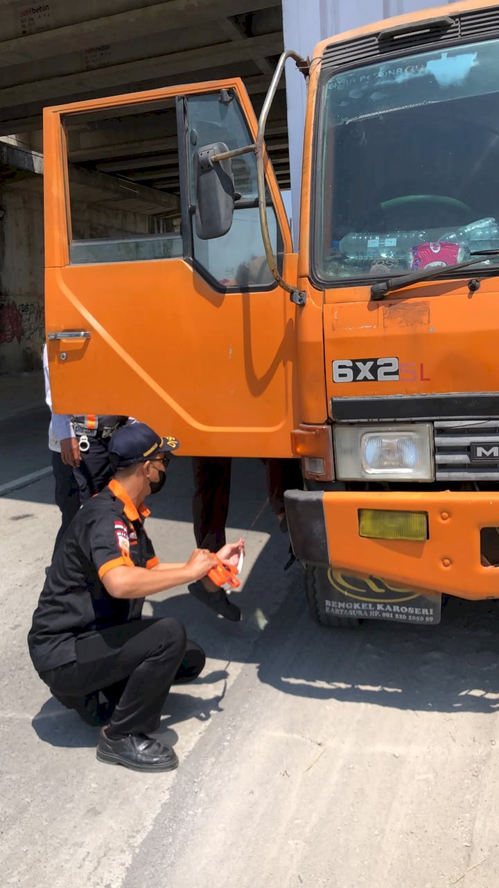 Bikin Resah Gatak-Cokro, 8 Truk Aqua Terjaring Razia ODOL